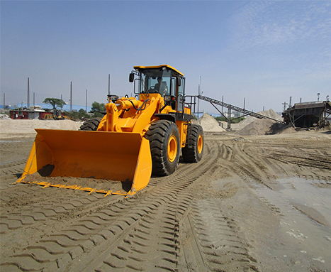 Wheel Loader vs Skid Steer: Which One Should You Choose?