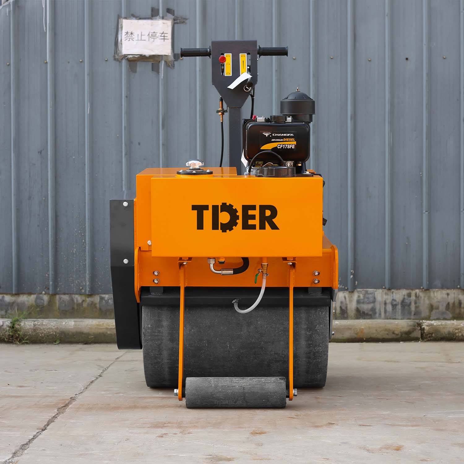 450kg Walk Behind Roller Compactor with Rotomolded Tank Option